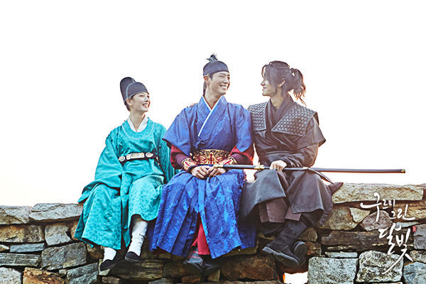 The Lovely Trio, Yeong, Ra On & Kim Hyung in Moonlight Drawn by Clouds